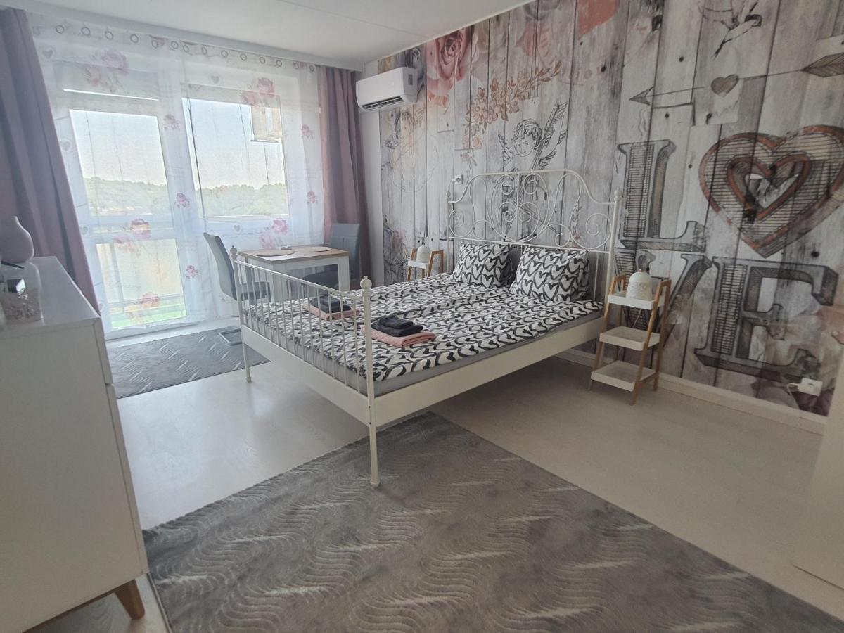 Hegyalja Apartman Miskolc Esterno foto