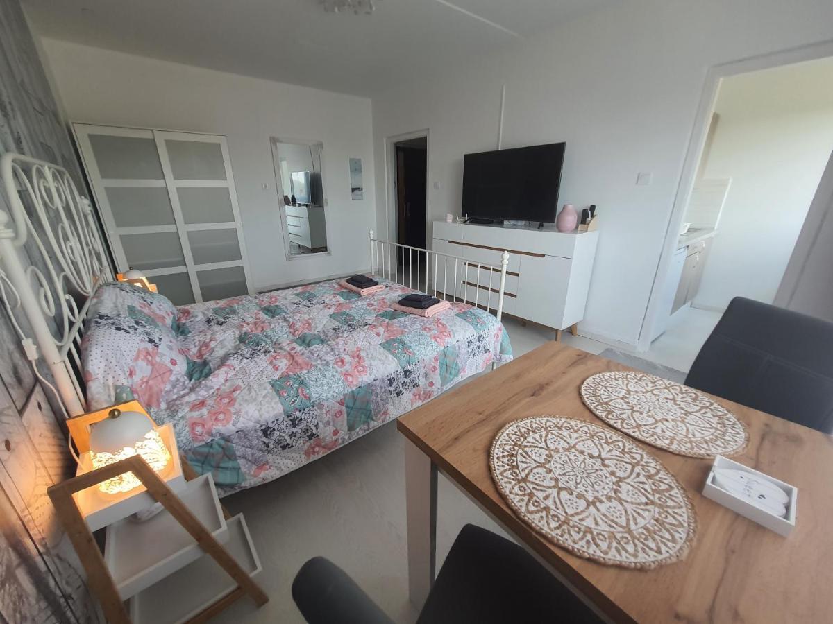 Hegyalja Apartman Miskolc Esterno foto