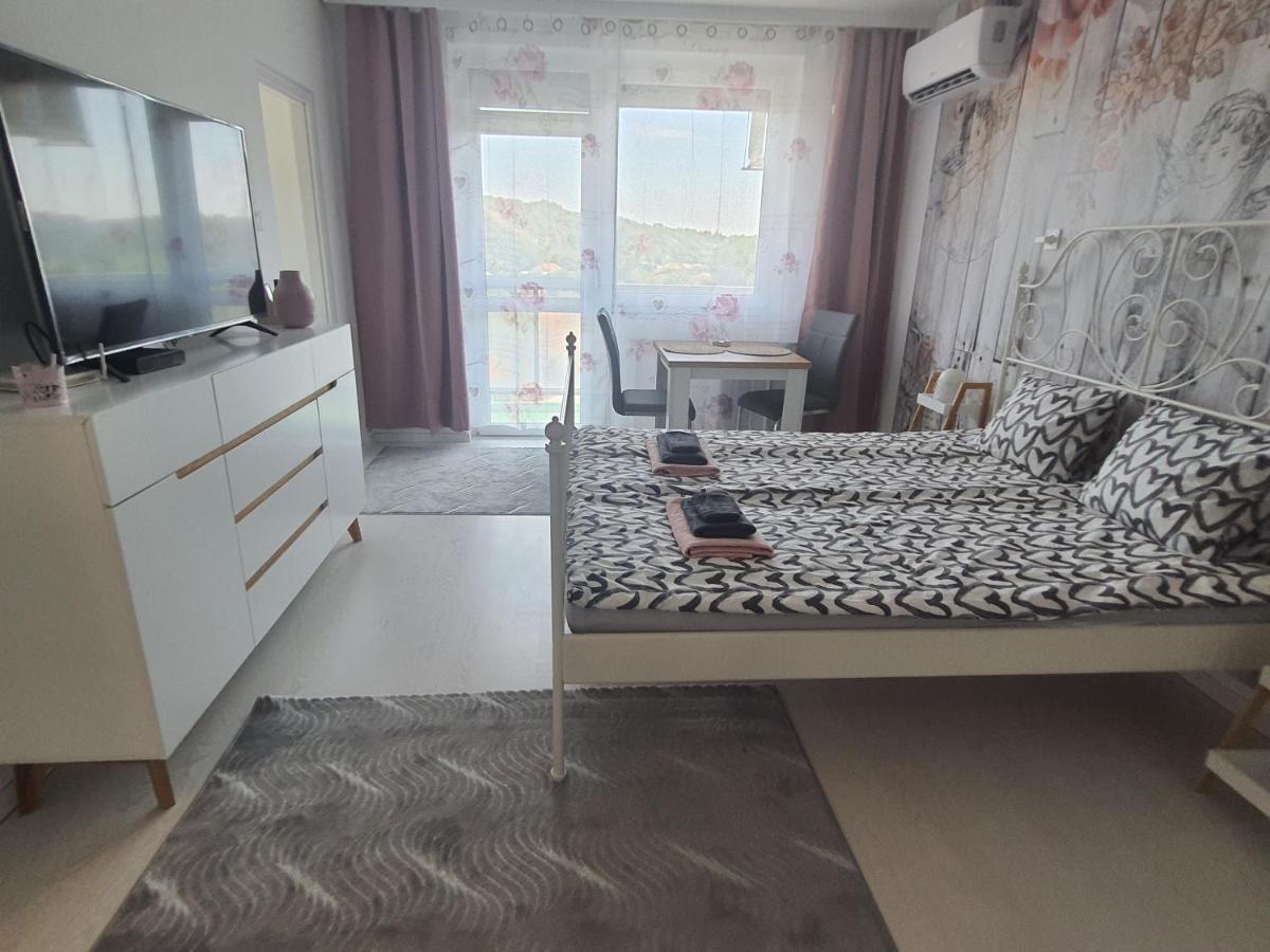 Hegyalja Apartman Miskolc Esterno foto