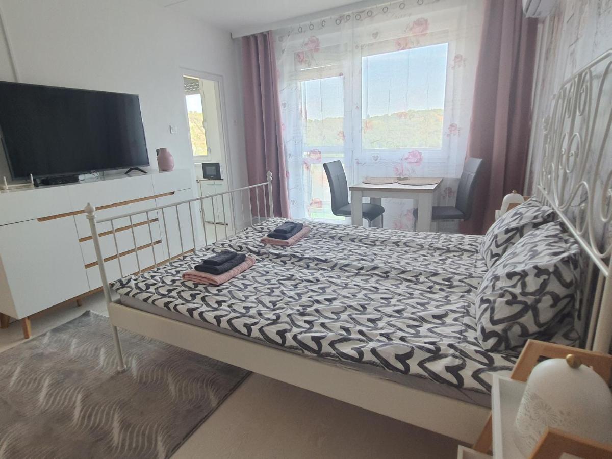 Hegyalja Apartman Miskolc Esterno foto