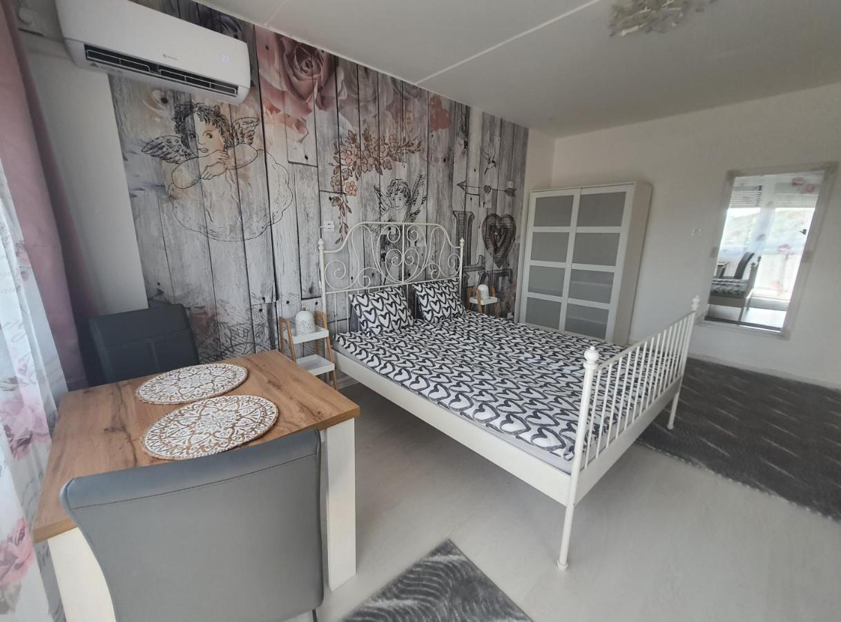 Hegyalja Apartman Miskolc Esterno foto
